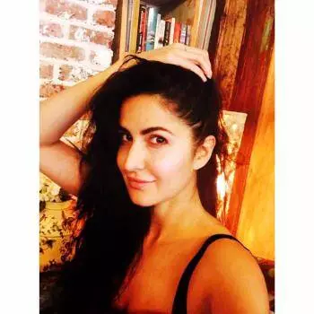 from-anushka-sharma-to-katrina-know-how-10-bollywood-actresses-look-without-makeup
